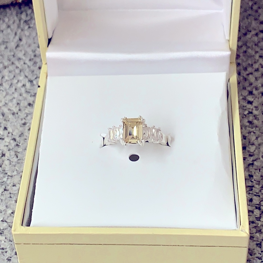 CBC- fashion ring- size 8 - White gold tone with white and yellow rhinestones.
